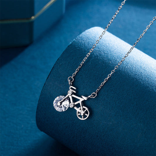 Collana elegante da donna con ciondolo a forma di bicicletta